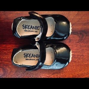 Skeanie Classic Pre-Walker Patent Leather Size 6